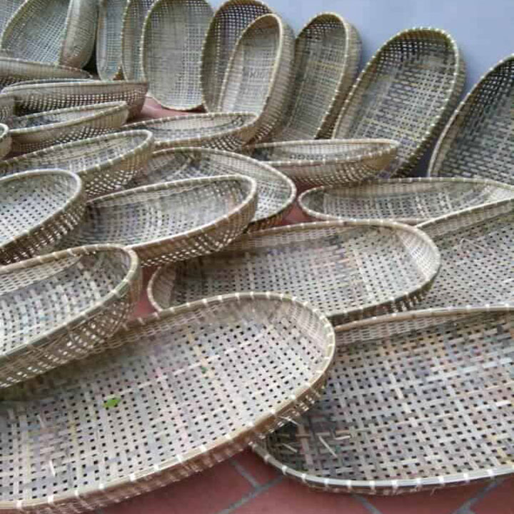 Nôi-tre-đặt-trên-võng-cho-bé-ngủ-cở-nhỏ
