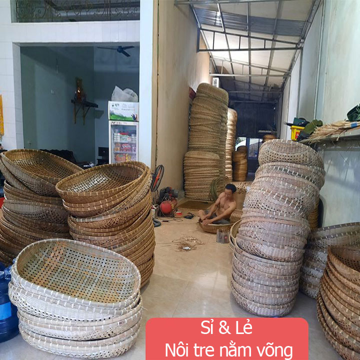 Nôi tre đặt trên võng cho bé nằm ngủ thẳng lưng